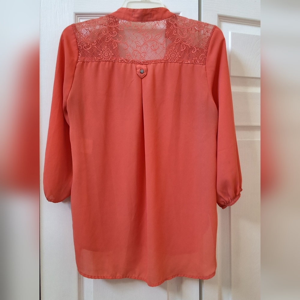 Hollywould, Medium, Woman's Hi/Lo, V Neck Lace Top, Light Peach - Picture 6 of 9